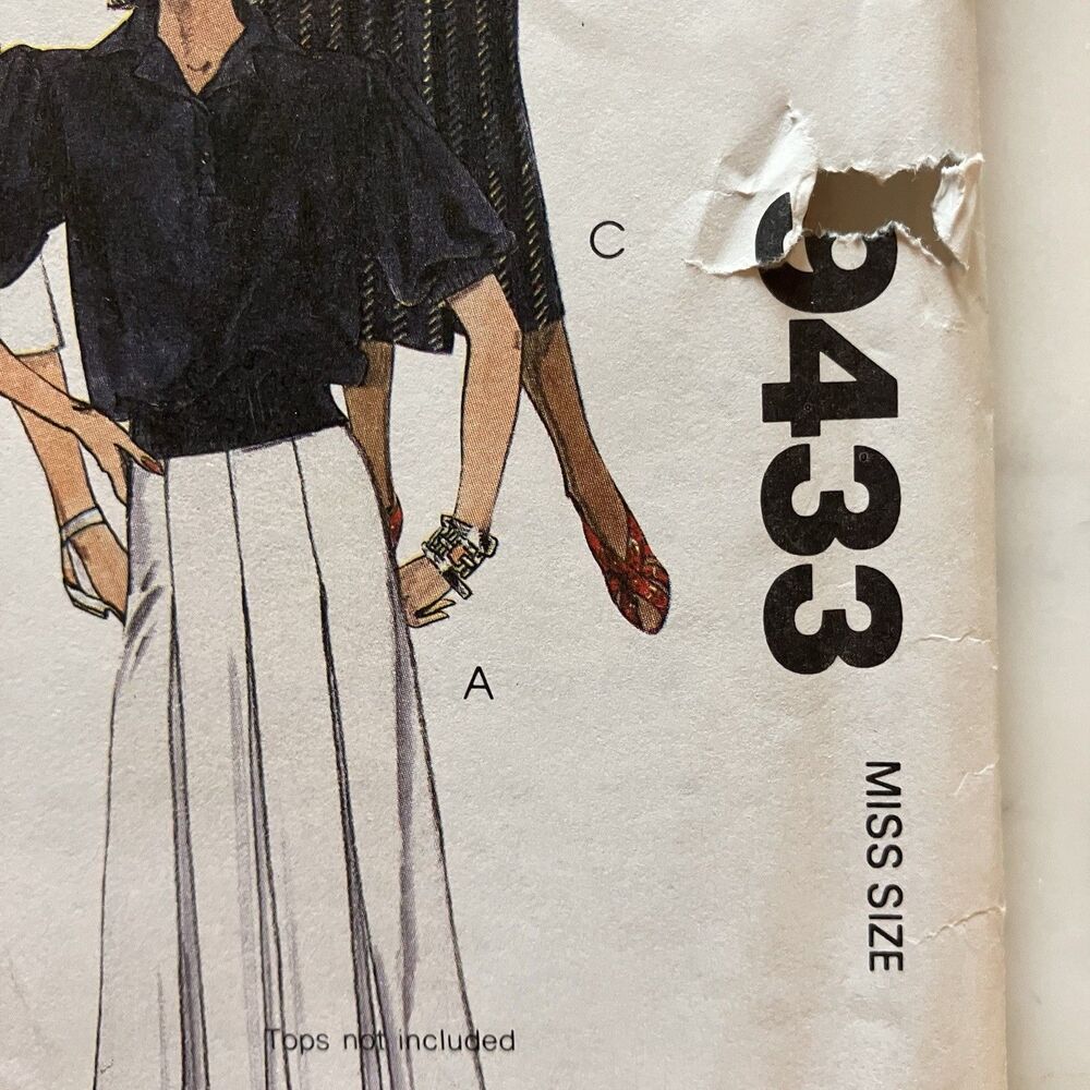 Vintage McCall's Sewing Pattern 9433 Women’s Skirt Size 14 Pleated 3 Styles - Picture 2 of 6